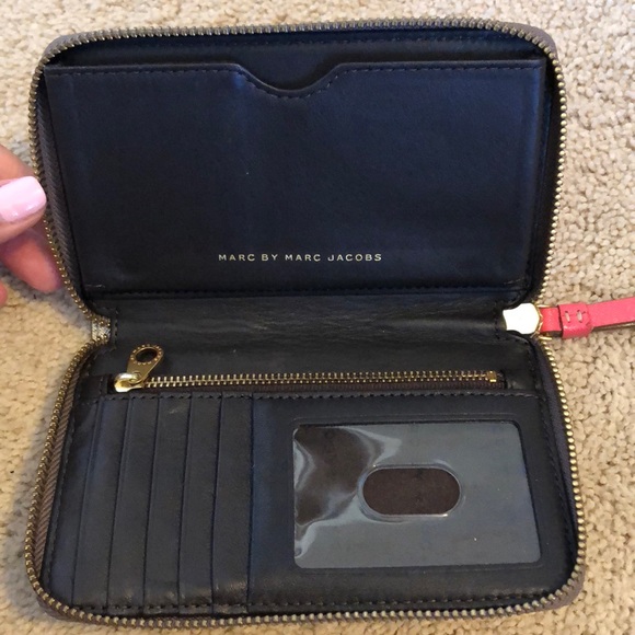 Marc by Marc Jacobs Wristlet - Picture 4 of 5
